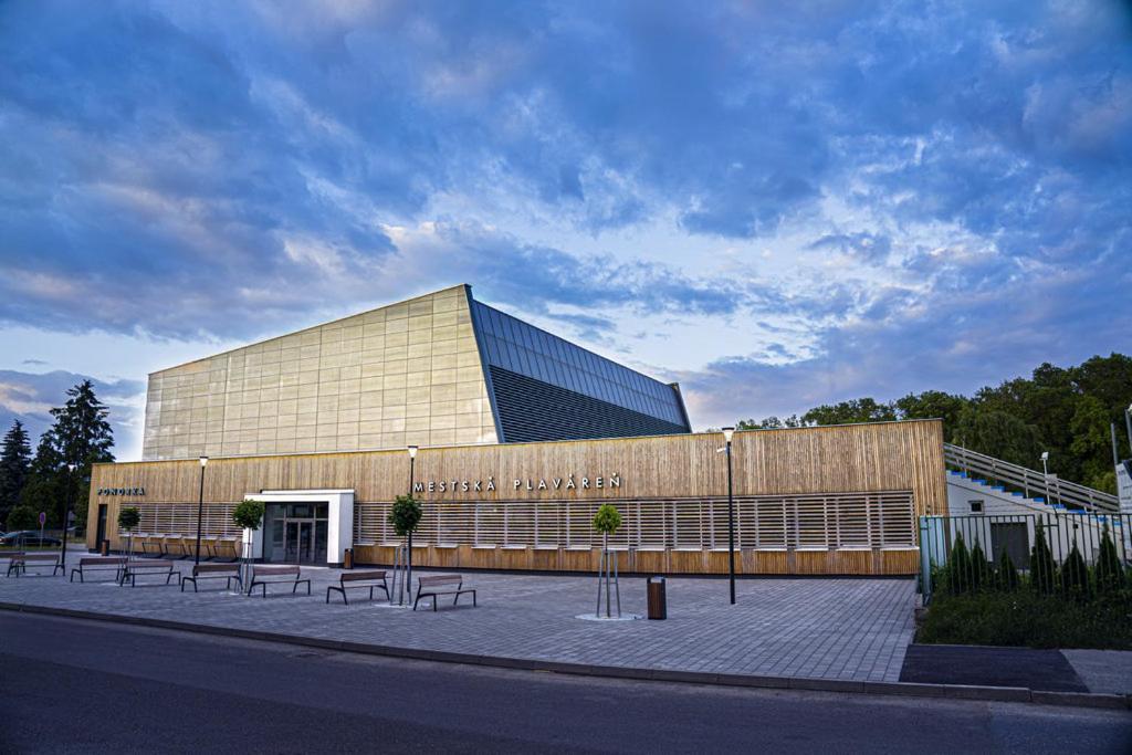 Wellness hotel Mestská plaváreň Trebisov Exterior foto